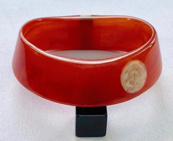 LG175 carnelian lucite Monet Directives dot bangle